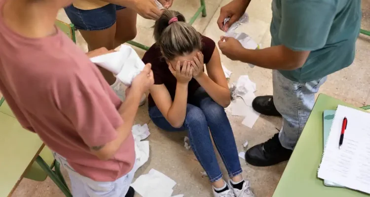 Bullying Adalah: Luka Sosial yang Tak Selalu Tampak, Tapi Terasa Dalam di Hati Korbannya