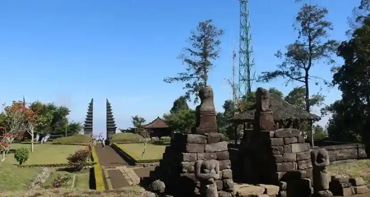 Candi Cetho: Jejak Akhir Majapahit di Puncak Gunung Lawu yang Sarat Makna Spiritual