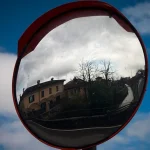 Cermin Cembung: Pantulan Kecil yang Menyelamatkan Banyak Hal