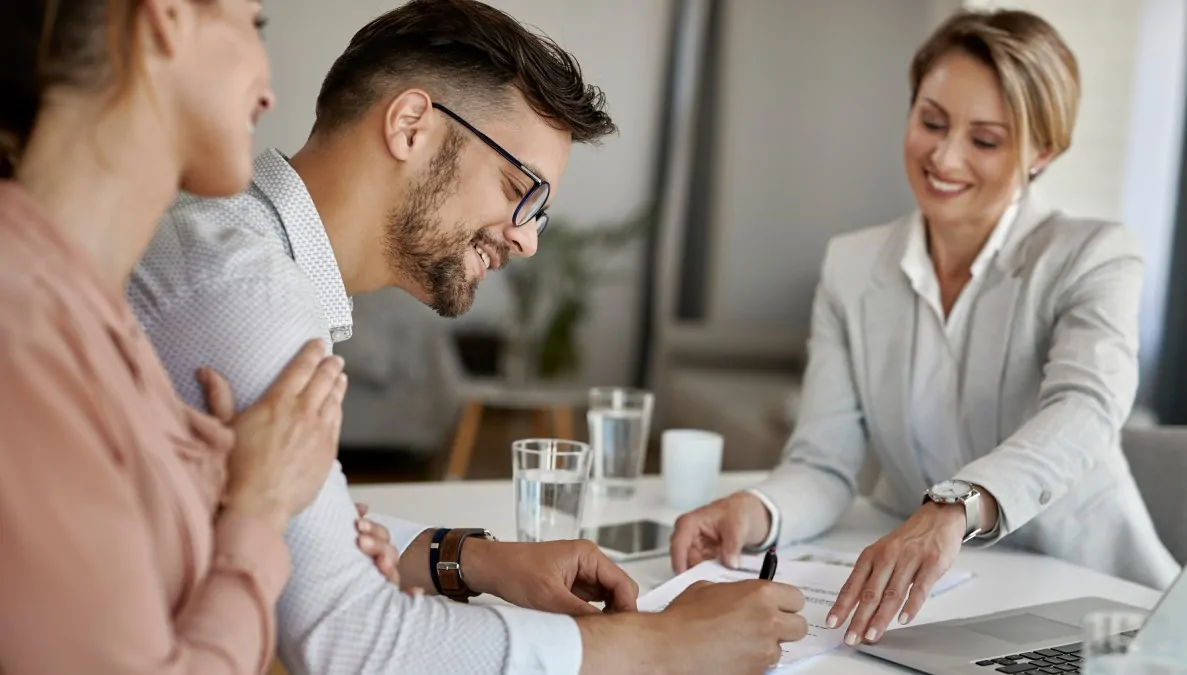 Customer Servis Adalah: Wajah Terdepan Perusahaan dalam Membangun Kepercayaan Pelanggan