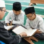 Adab kepada Guru, Dasar Akhlak Penuntut Ilmu yang Tidak Boleh Dianggap Ringan