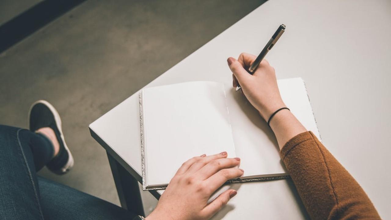 Diksi Adalah Kunci Ketepatan Makna dalam Setiap Kalimat Diksi Adalah Kunci Ketepatan Makna dalam Setiap Kalimat