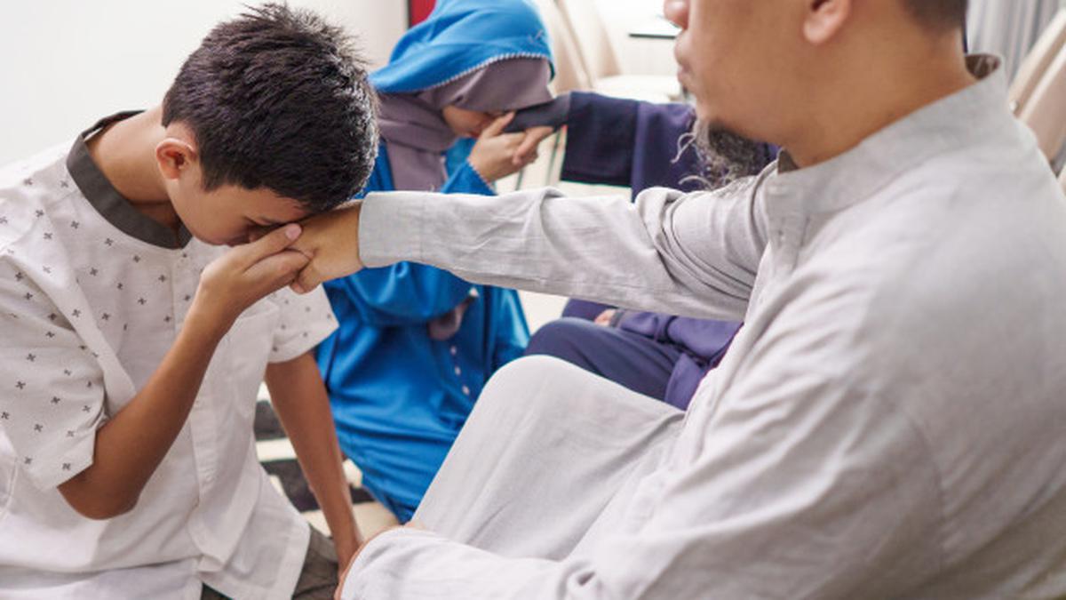 Cara Menghormati Orang Tua Dengan Sikap Yang Tulus Dan Tidak Sekadar Formalitas Cara Menghormati Orang Tua Dengan Sikap Yang Tulus Dan Tidak Sekadar Formalitas